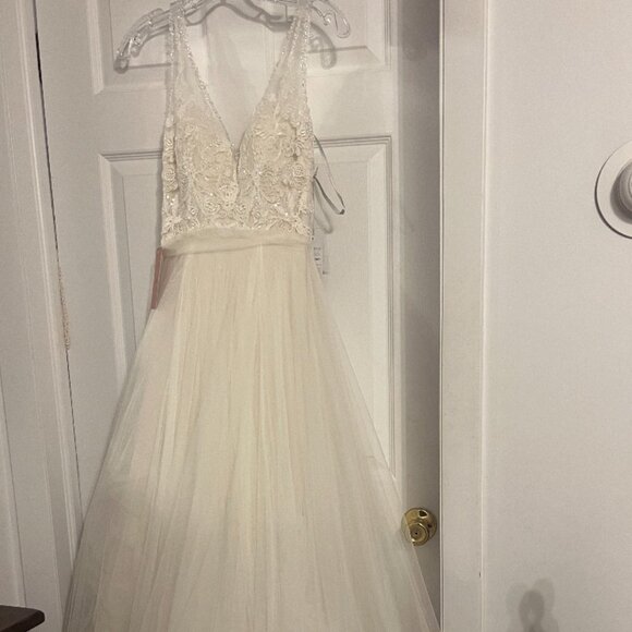 BHLDN Dresses & Skirts - BHLDN Cassia Wedding Gown with Fitted Silk Sash